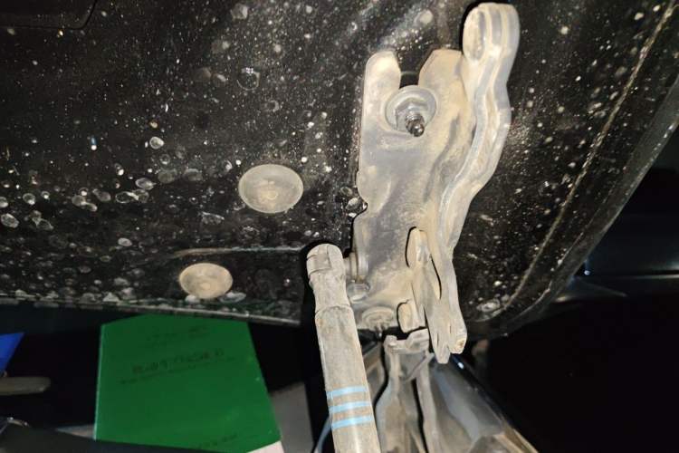Used BMW 5 Series 2011 520Li Elegant Model Engine Bay Left