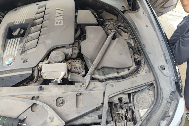 Used BMW 5 Series 2011 528Li Leading Model Engine Bay Left