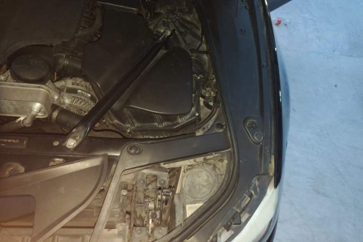 Used BMW 5 Series 2011 523Li Luxury Model Engine Bay Left