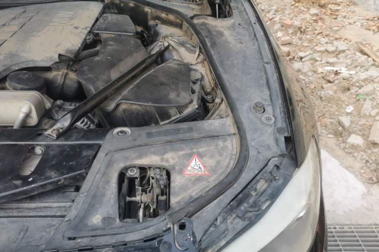 Used BMW 5 Series 2011 523Li Leading Model Engine Bay Left