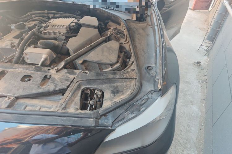 Used BMW 5 Series 2011 528Li Leading Model Engine Bay Left