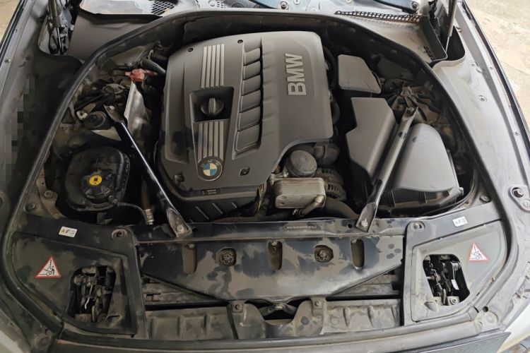 Used BMW 5 Series 2011 523Li Leading Model Engine Bay