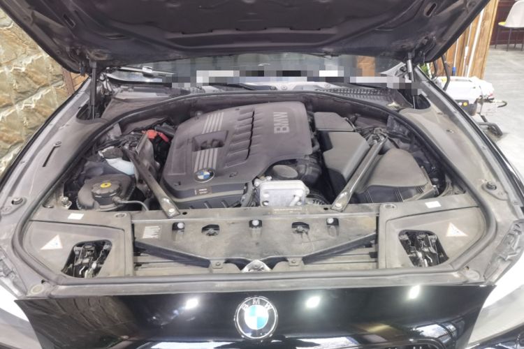 Used BMW 5 Series 2011 523Li Leading Model Engine Bay