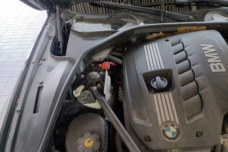 Used BMW 5 Series 2011 520Li Elegant Model Engine Bay Right