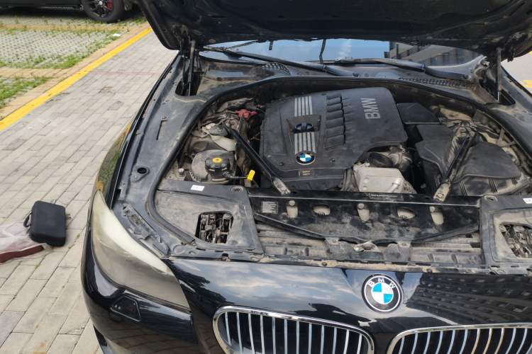 Used BMW 5 Series 2011 523Li Leading Model Engine Bay Right