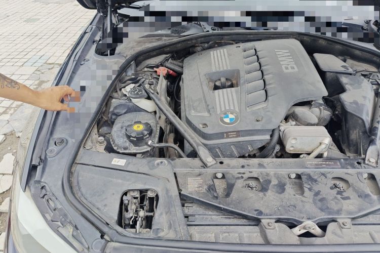 Used BMW 5 Series 2011 520Li Elegant Model Engine Bay Right