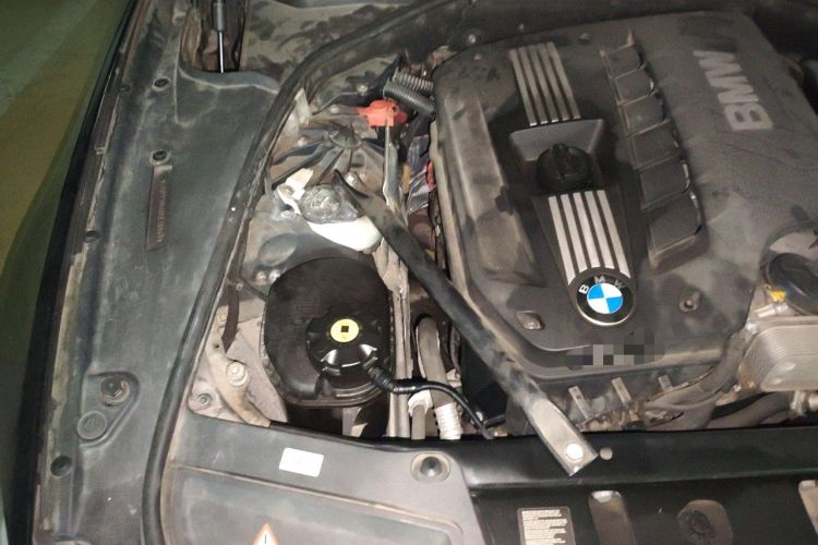 Used BMW 5 Series 2011 523Li Leading Model Engine Bay Right