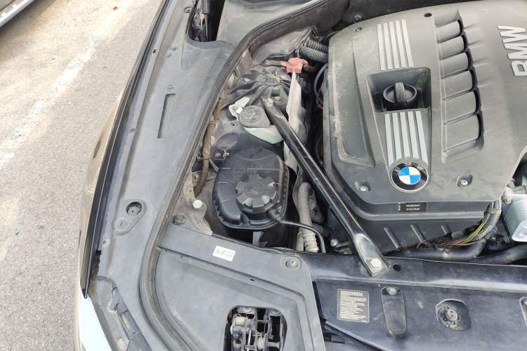 Used BMW 5 Series 2011 523Li Leading Model Engine Bay Right