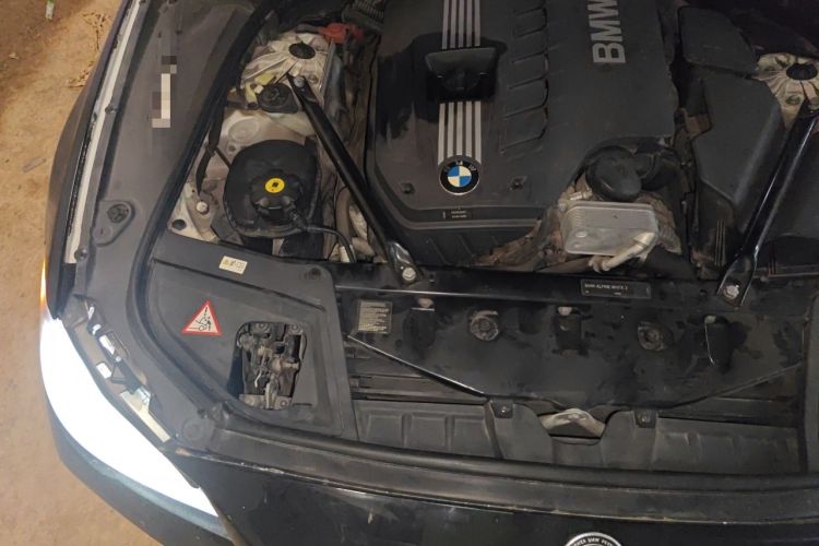 Used BMW 5 Series 2011 528Li Leading Model Engine Bay Right