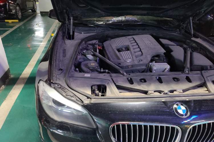 Used BMW 5 Series 2011 523Li Luxury Model Engine Bay Right