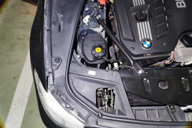 Used BMW 5 Series 2011 528Li Luxury Model Engine Bay Right