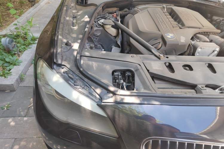 Used BMW 5 Series 2011 535i Luxury Sport Edition Engine Bay Right
