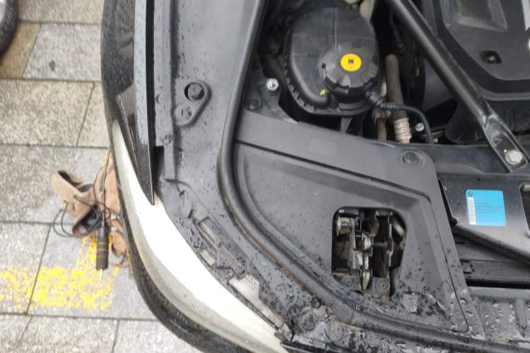 Used BMW 5 Series 2011 523Li Leading Model Engine Bay Right