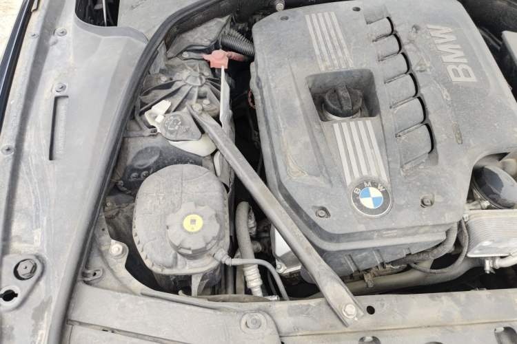 Used BMW 5 Series 2011 520Li Elegant Model Engine Bay Right