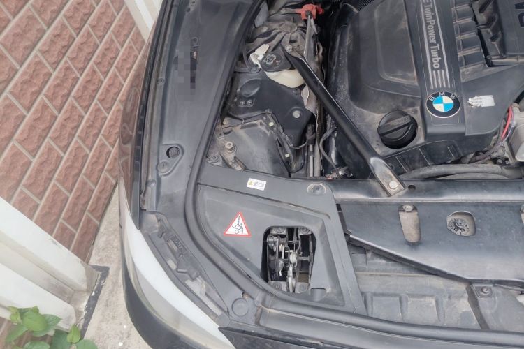 Used BMW 5 Series 2011 535i Luxury Sport Edition Engine Bay Right