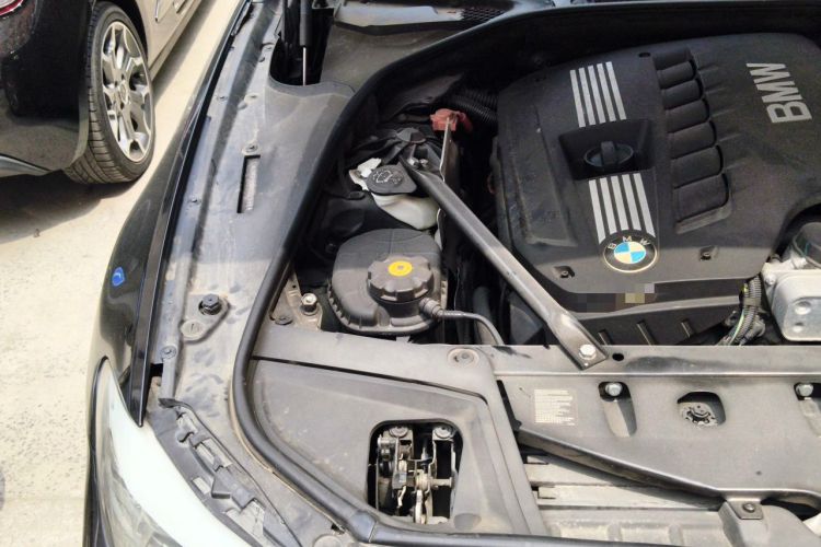 Used BMW 5 Series 2011 520Li Elegant Model Engine Bay Right