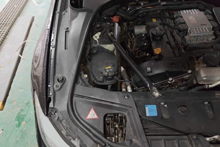Used BMW 5 Series 2011 523Li Luxury Model Engine Bay Right