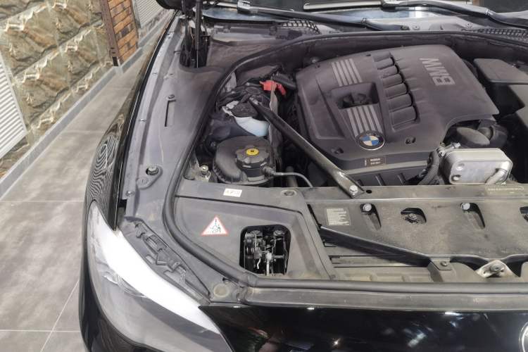 Used BMW 5 Series 2011 523Li Leading Model Engine Bay Right