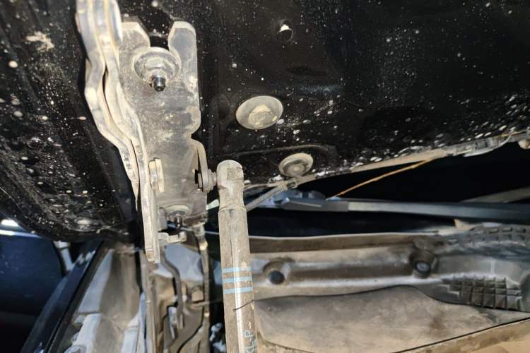 Used BMW 5 Series 2011 520Li Elegant Model Engine Bay Right