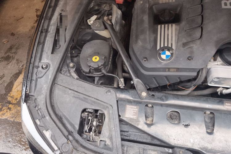 Used BMW 5 Series 2011 520Li Elegant Model Engine Bay Right