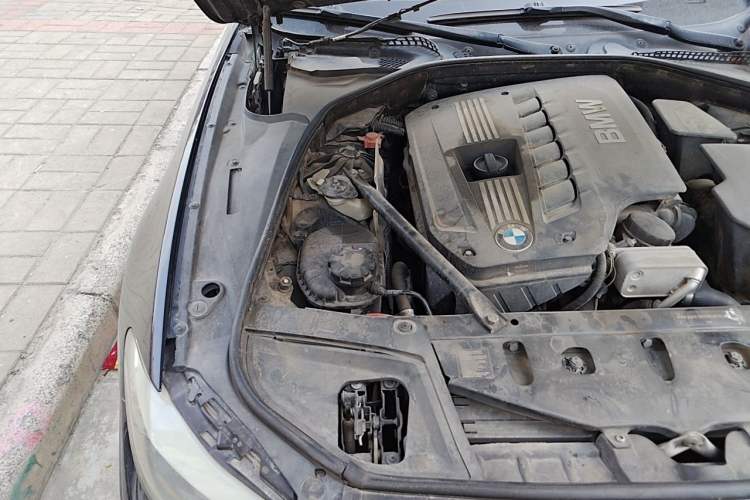 Used BMW 5 Series 2011 523Li Leading Model Engine Bay Right