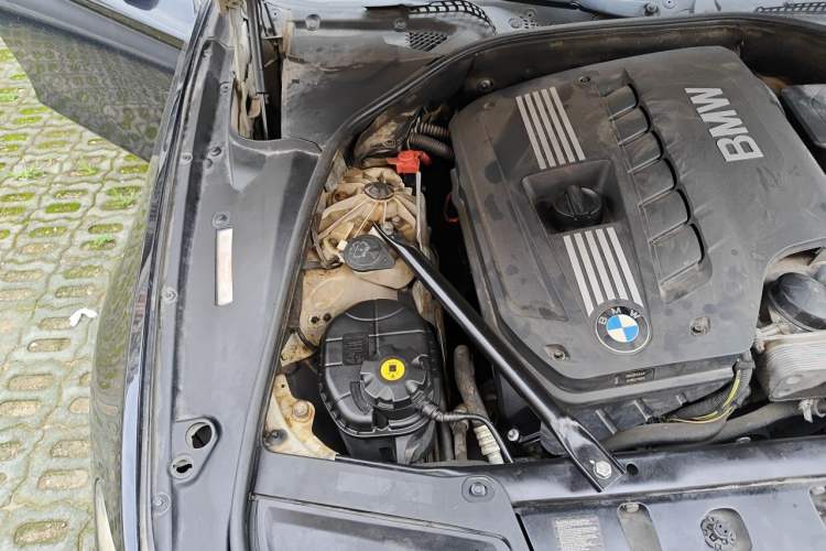 Used BMW 5 Series 2011 523Li Leading Model Engine Bay Right