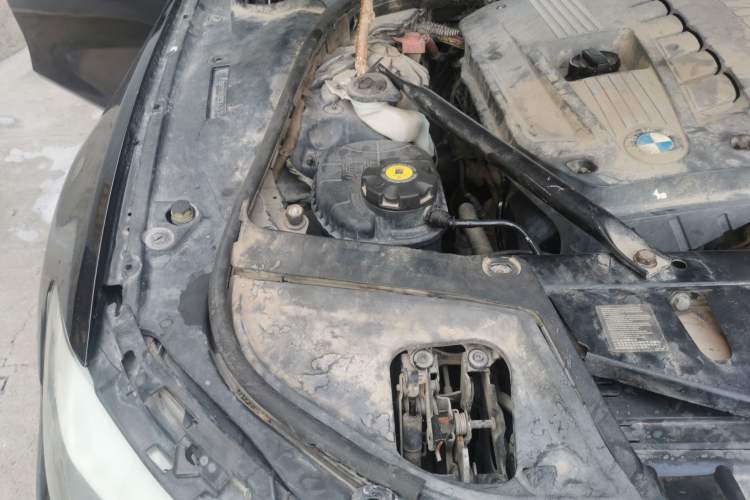 Used BMW 5 Series 2011 523Li Leading Model Engine Bay Right