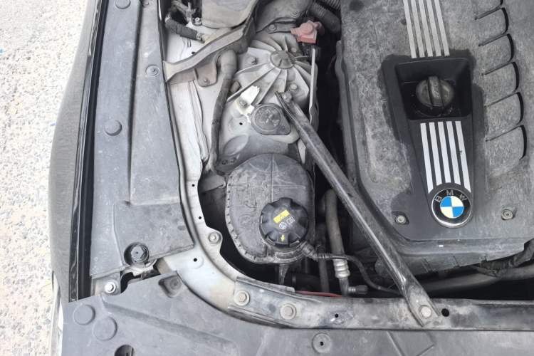 Used BMW 5 Series 2011 523Li Leading Model Engine Bay Right