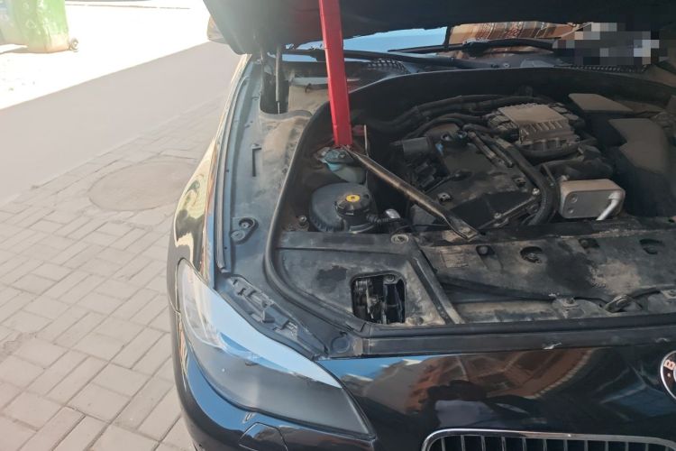 Used BMW 5 Series 2011 528Li Leading Model Engine Bay Right