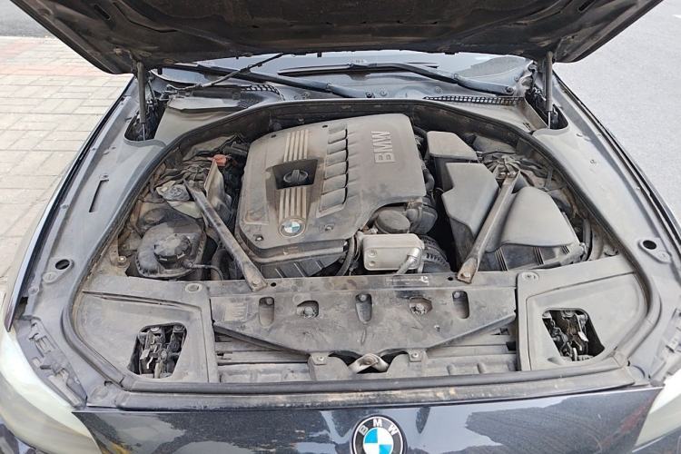 Used BMW 5 Series 2011 523Li Leading Model Engine Bay