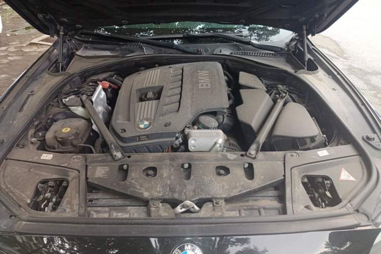 Used BMW 5 Series 2011 523Li Leading Model Engine Bay