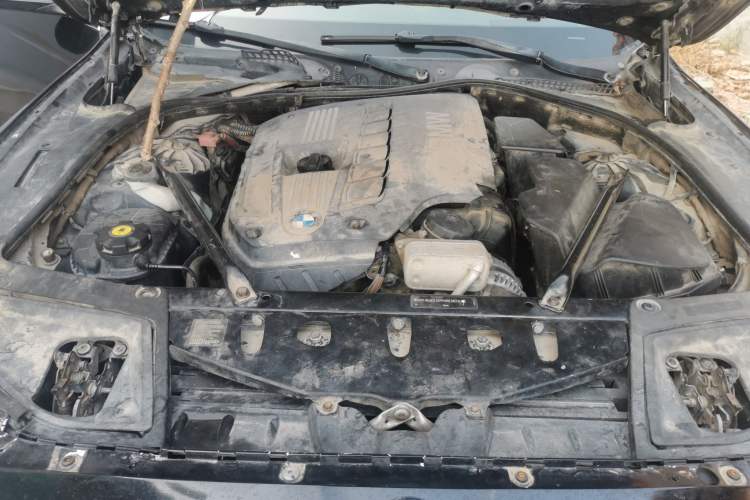 Used BMW 5 Series 2011 523Li Leading Model Engine Bay