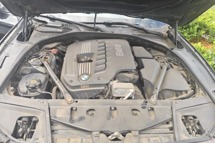 Used BMW 5 Series 2011 528Li Luxury Model Engine Bay