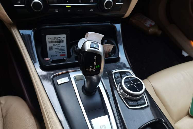 Used BMW 5 Series 2011 523Li Leading Model Gear Lever