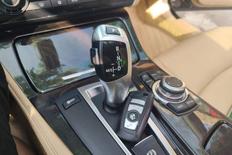 Used BMW 5 Series 2011 523Li Luxury Model Gear Lever
