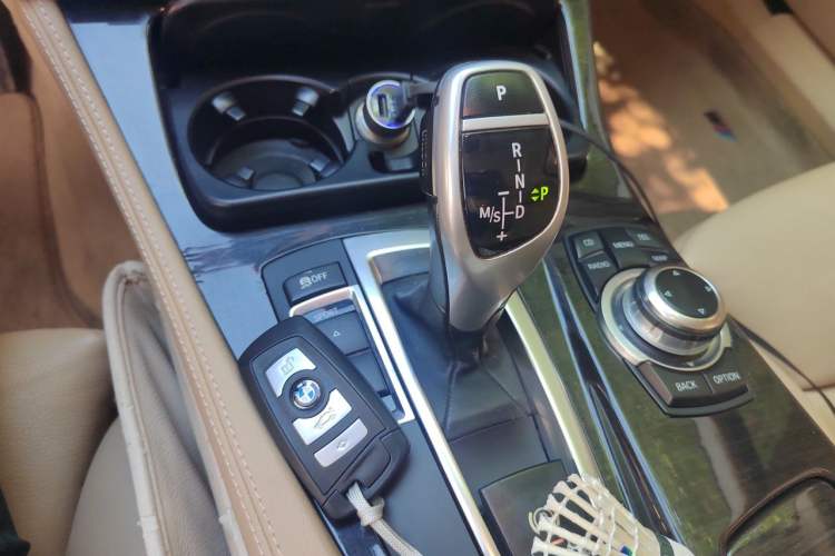 Used BMW 5 Series 2011 535i Luxury Sport Edition Gear Lever