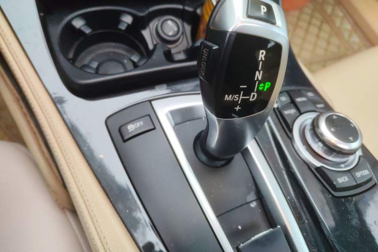 Used BMW 5 Series 2011 523Li Leading Model Gear Lever