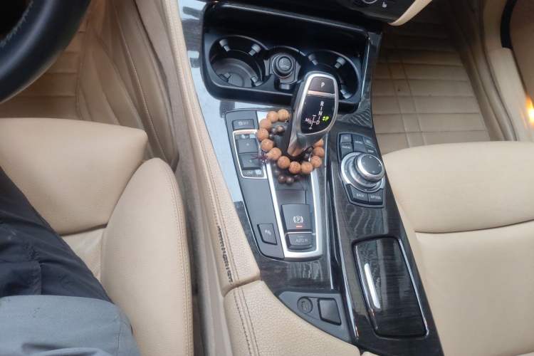 Used BMW 5 Series 2011 535i Luxury Sport Edition Gear Lever