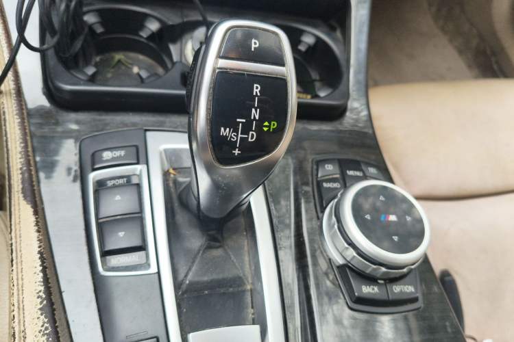 Used BMW 5 Series 2011 535i xDrive Luxury Edition Gear Lever