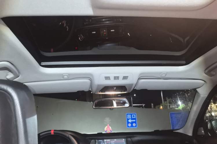 Used BMW 5 Series 2011 523Li Leading Model Headliner