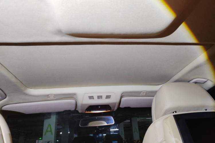 Used BMW 5 Series 2011 528Li Luxury Model Headliner