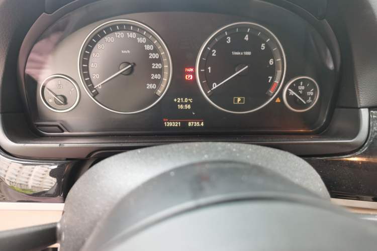 Used BMW 5 Series 2011 520Li Elegant Model Odometer Close Up