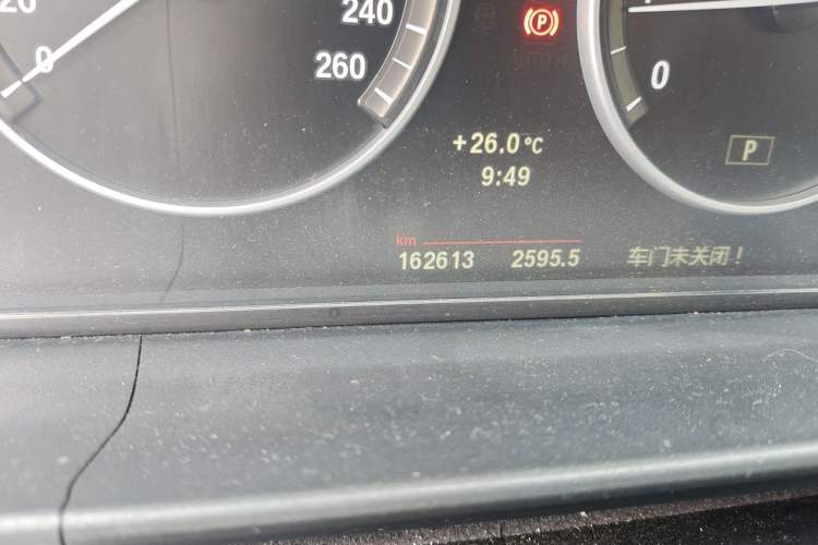Used BMW 5 Series 2011 520Li Elegant Model Odometer Close Up