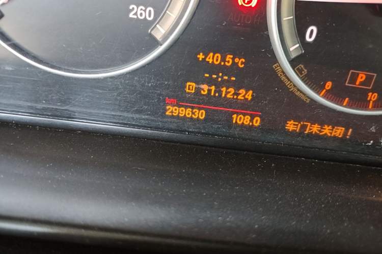 Used BMW 5 Series 2011 520Li Elegant Model Odometer Close Up