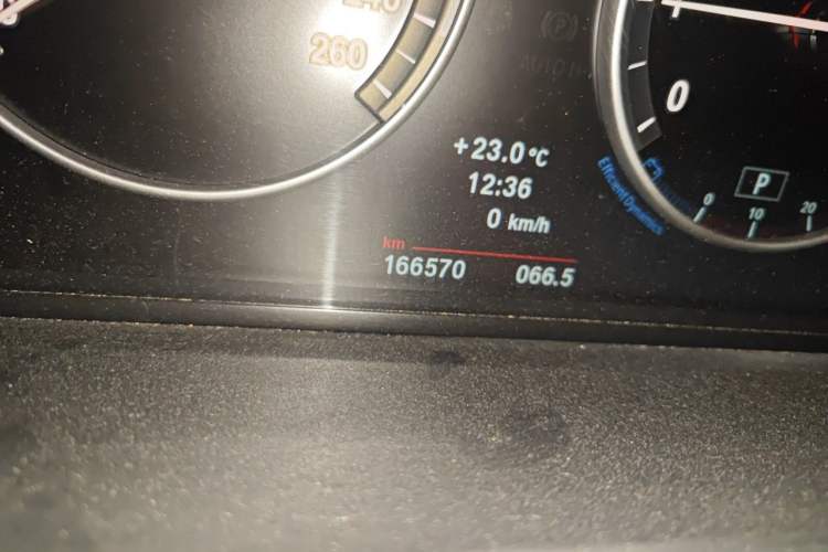 Used BMW 5 Series 2011 528Li Leading Model Odometer Close Up