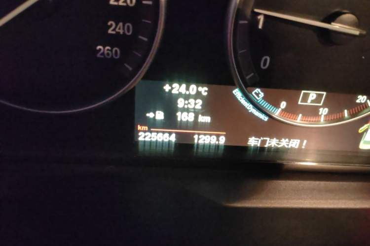 Used BMW 5 Series 2011 528Li Luxury Model Odometer Close Up