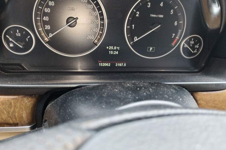 Used BMW 5 Series 2011 528Li Leading Model Odometer Close Up