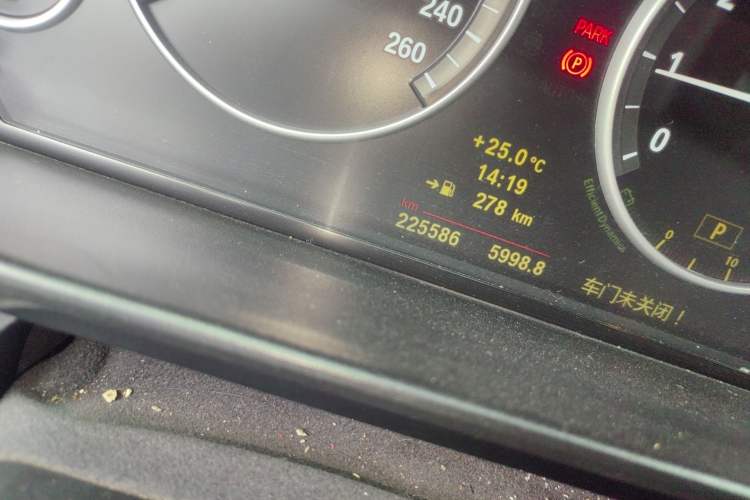 Used BMW 5 Series 2011 528Li Leading Model Odometer Close Up