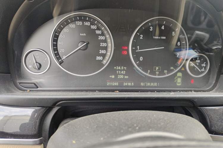 Used BMW 5 Series 2011 520Li Elegant Model Odometer Close Up