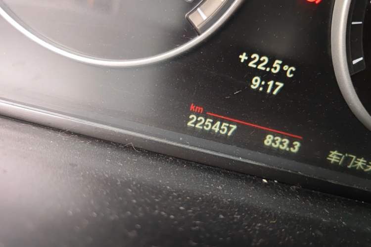 Used BMW 5 Series 2011 523Li Leading Model Odometer Close Up